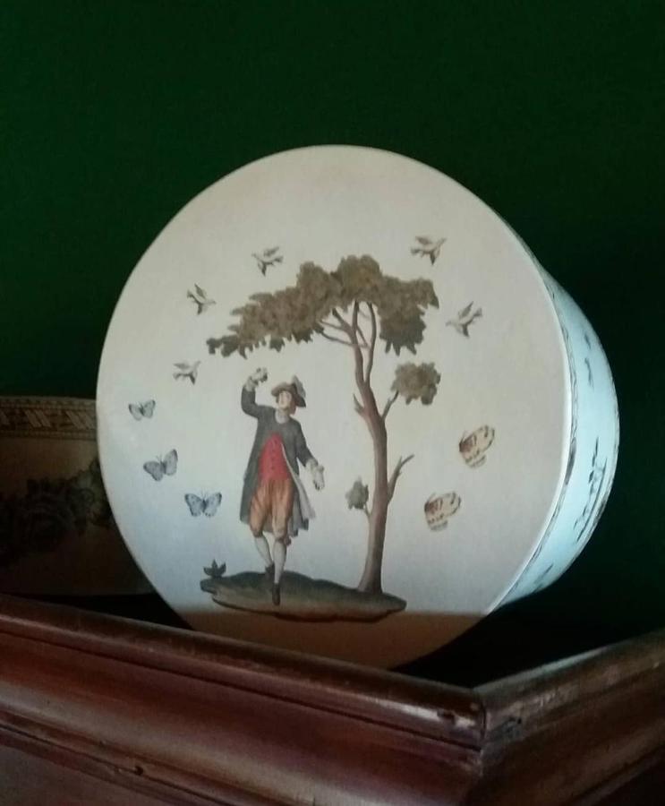 Alice Nel Paese Delle Meraviglie Gavardo Esterno foto